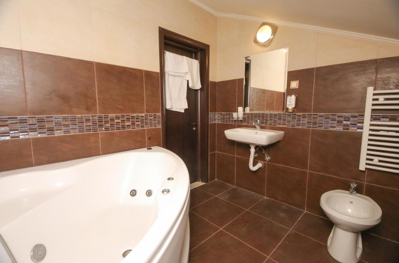 Bajadera Lux Отель 2*
