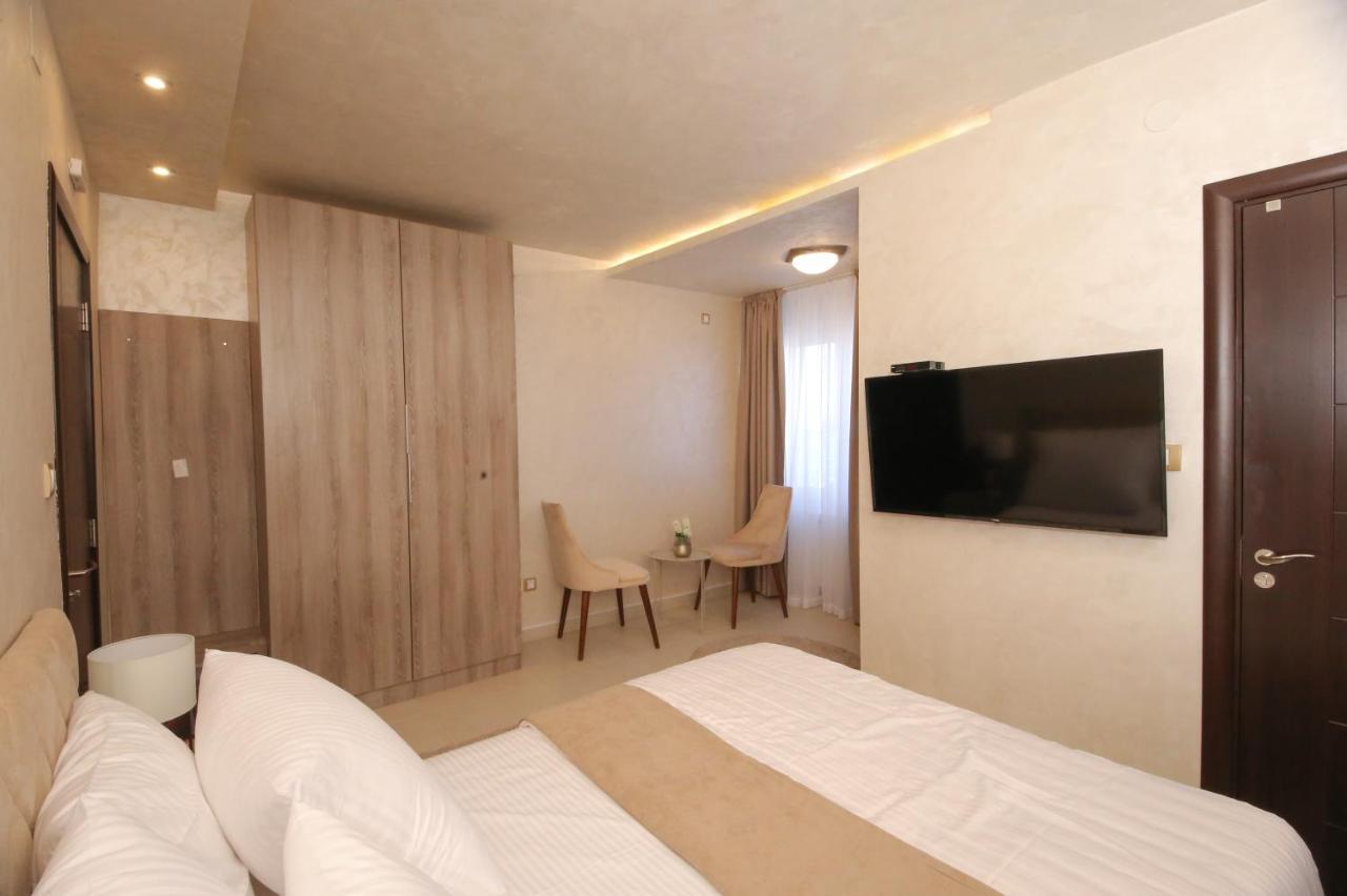 Bajadera Lux Отель 2*