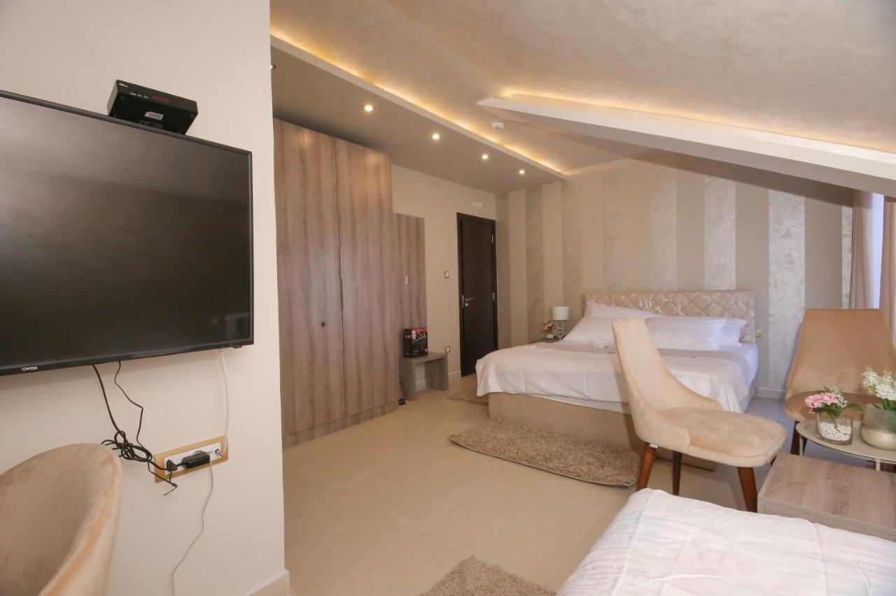 Bajadera Lux 2*